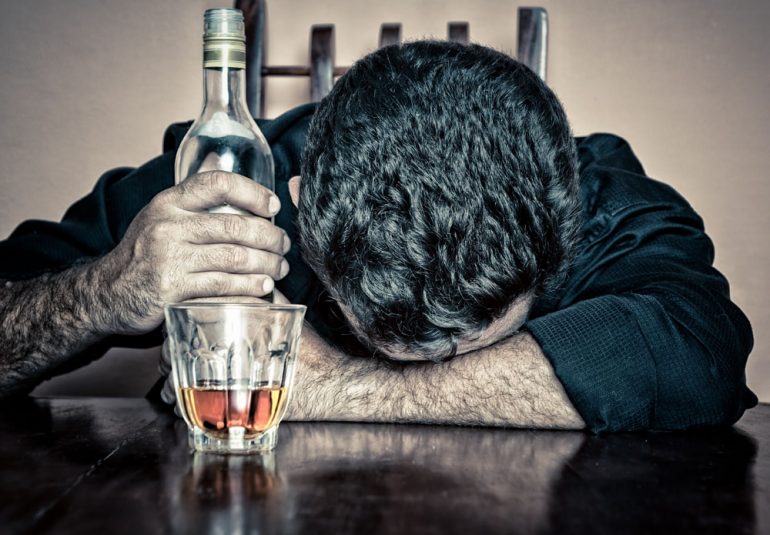 Как вылечить алкоголизм в домашних условиях